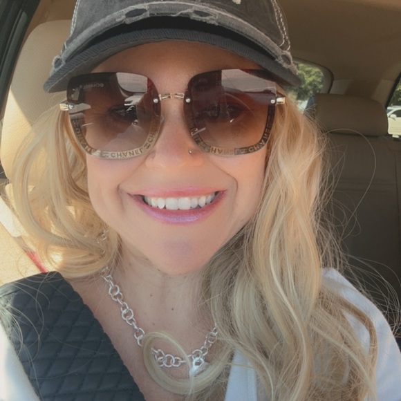 Meet your Posher, Lindsay - Picture 16 of 16